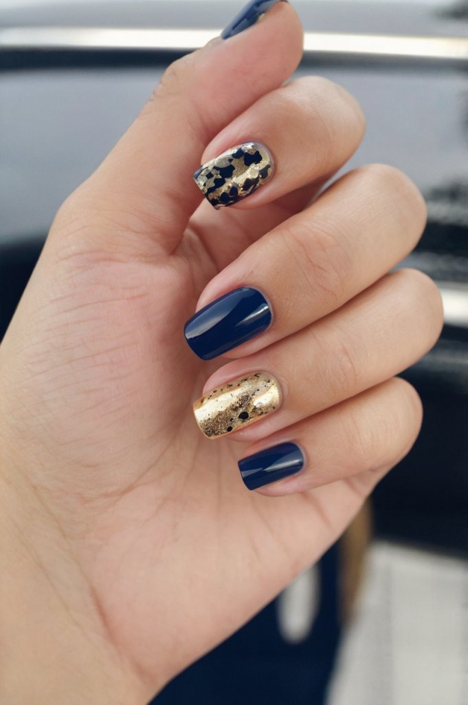 Gold Accents nail