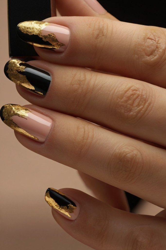 Gold Foil Outline nail