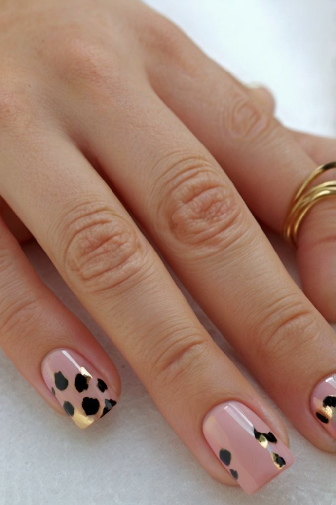 Tiny Leopard Print nail